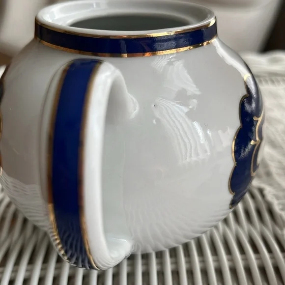 RARE Pleasant Company Felicity Merriman’s Teapot - Picture 7 of 7